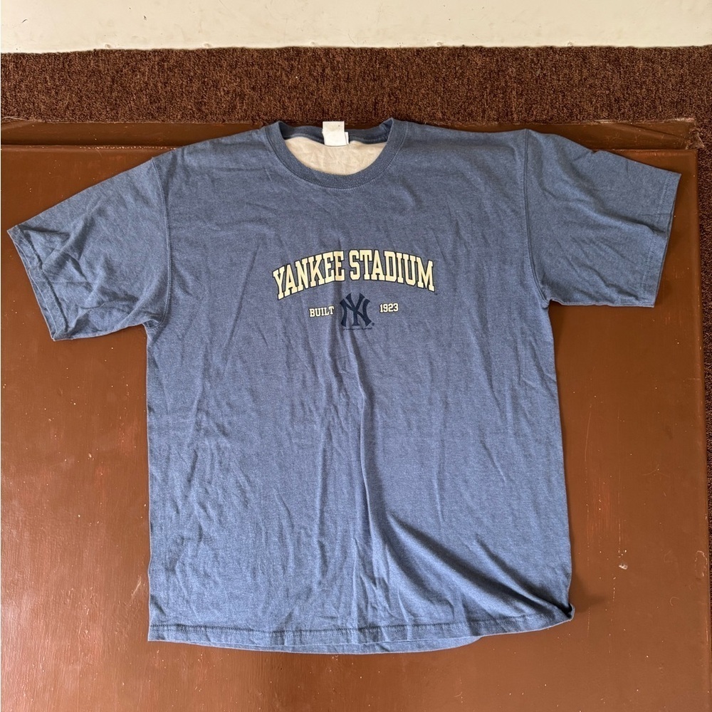 Vintage Lee Sports New York Yankees short sleeved tshirt. Mens XL